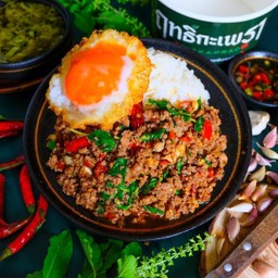 ข้าวกะเพรา เนื้อสับ+ไข่ไก่ดาว