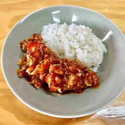 ข้าวไก่กรอบซอสสไปซี่