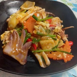 ปลาหมึกผัดไข่เค็ม