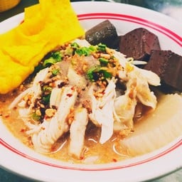 ก๋วยเตี๋ยวไก่ฉีกต้มยำ