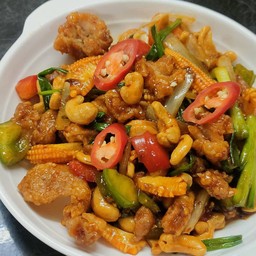 ไก่ผัดเม็ดมะม่วง