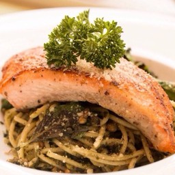 Spaghetti Pesto With Grilled Salmon
