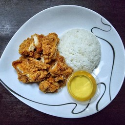 ข้าวไก่กรอบซอสน้ำปลา