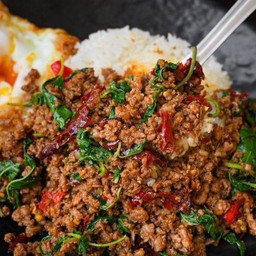 ข้าวกะเพราหมูสับขุนช้าง