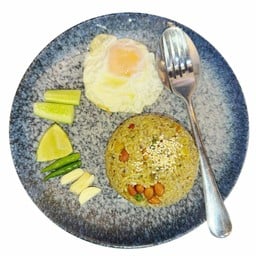 လဖက်ထမင်းသုပ်( Tea-Leaf Rice serve with fried egg )
