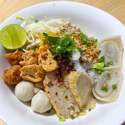 ก๋วยเตี๋ยว ลูกชิ้นปลาเยาวราช No’nan พุทธสาคร