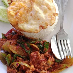 ข้าวพริกแกงหมู + ไข่ดาว