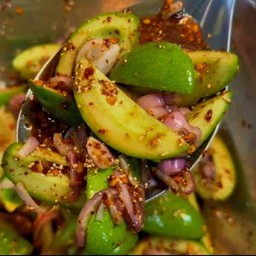 ยำมะม่วงเบาปลาร้า