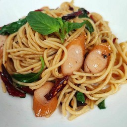 สปาเกตตี้พริกแห้งใส้กรอก