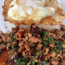 เซ็ตกะเพราเนื้อสับขุนช้าง 3 กล่อง (แถมฟรีไข่ดาว 2 ฟอง)