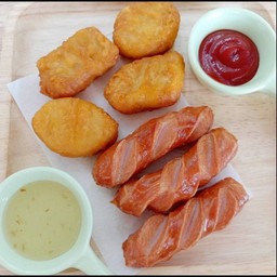 นักเก็ตไส้กรอกไก่รมควัน