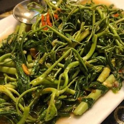 ผักกะเฉดราดข้าว