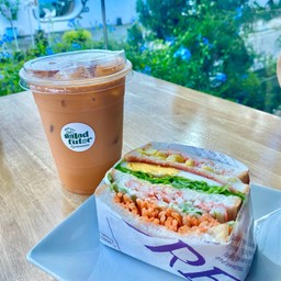 แซนด์วิช + น้ำ