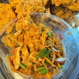 ยำไก่กรอบวชิราสตรีทฟู้ด