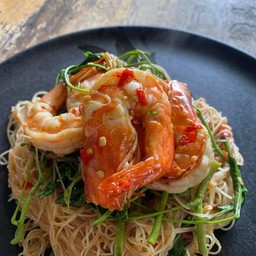 ผัดหมี่กระเฉดกุ้งสด