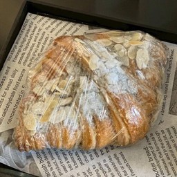 Almond Matcha croissant