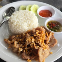 ข้าวหมูกระเทียม