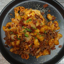 มักกะโรนี เนื้อสับรอบอาย