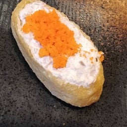 เต้าหู้อินาริสลัดปูอัดไข่กุ้ง