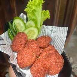 ลูกชิ้นไก่กระเทียมทอดกรอบ