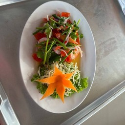 ยำไข่แดงกุ้งสด
