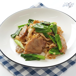 ผัดซีอิ๊วหมู (เส้นใหญ่)