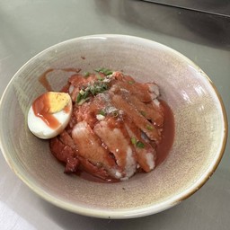 ข้าวหมูแดง