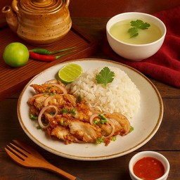 ข้าวยำไก่แซ่บอิ่มอร่อย