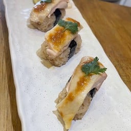 ซูชิข้าวมันไก่ 3 ชิ้น ลด 5 บาท