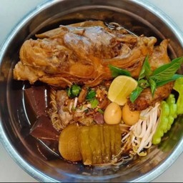 ก๋วยเตี๋ยวโครงไก่