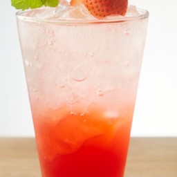 นำ้สตอเบอรี่โซดา