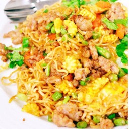 มาม่าหมูผัดพริก