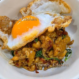 ข้าวผัดกะเพราไก่ชิ้น