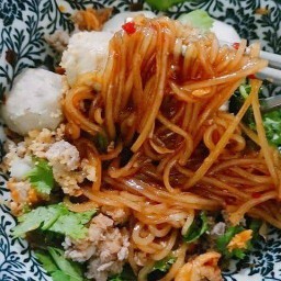 ก๋วยเตี๋ยวแห้งใส่ซีอิ๊วดำ