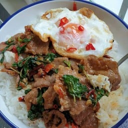 ข้าวไข่เจียวบุฟเฟ่ต์หน้าค่าย