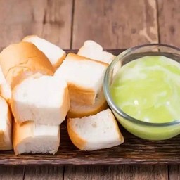 ขนมปังนึ่ง ซอสดิป สังขยาใบเตย