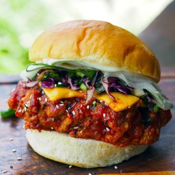 เบอร์เกอร์ไก่เกาหลีรสเผ็ด  Spicy Korean Chicken Burger