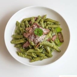 Spaghetti with pesto sauce & bacon