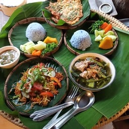 หลงป่าโฮมสเตย์ บ้านป่าเหมี้ยง ลำปาง