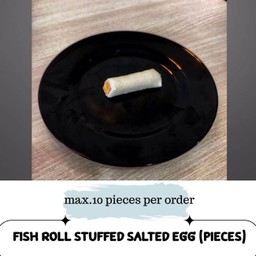 B6 ปลาม้วนไส้ไข่เค็ม (4ชิ้น)