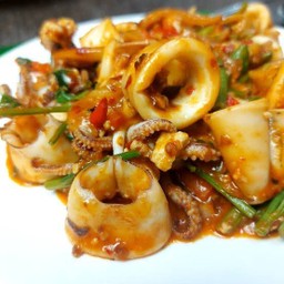 ปลาหมึกผัดไข่เค็ม(ราดข้าว)