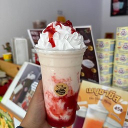 สตรอว์เบอร์รี่นมสดปั่นเพิ่มวิปครีม
