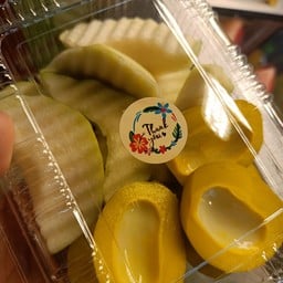 ฝรั่งสดกับมะม่วงเบา บางวันมะม่วงดองพร้อมน้ำจิ้ม