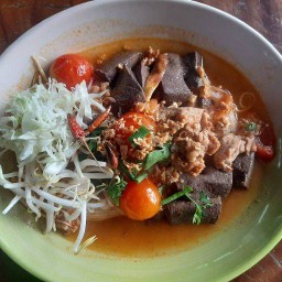ร้านขนมจีนป้าต่าย และ กระเพารสเด็ด