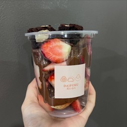 สตอเบอรี่ 12 oz.Bownie และซอสช็อคโกแลตแท้ นัวๆ 1 แก้ว