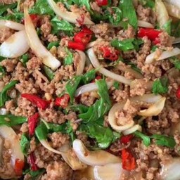 ผัดกระเพราหมูสับใส่หอมใหญ่(เป็นกับข้าว