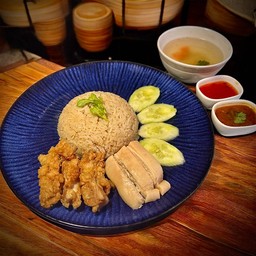 ข้าวมันไก่ต้มผสมข้าวมันไก่ทอด