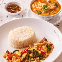 Stir-Fried Prawn and Chicken in Curry Powder with Rice + Spicy Tom Yum Prawn Soup