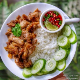 หมูทอดกระเทียม ราดข้าว