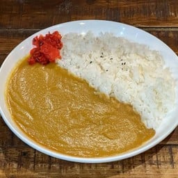 K4 ข้าวแกงกะหรี่หมู / ကန်ကရီဝက်သားထမင်း